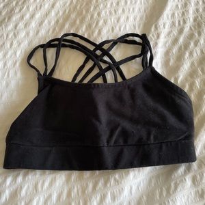 Synergy sports bra size small.